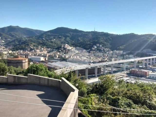 Capannone in vendita a Medio Ponente, Serra Riccò