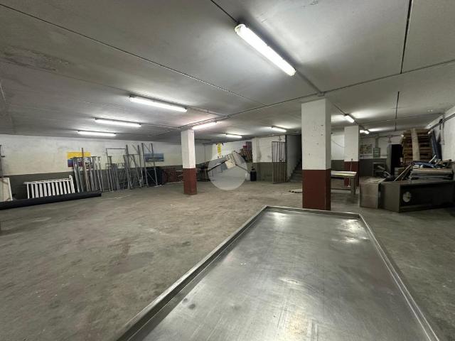 Capannone in vendita a Medio Ponente, Serra Riccò