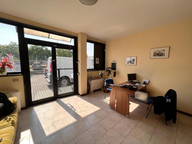Capannone in vendita a Gessate, Lombardia
