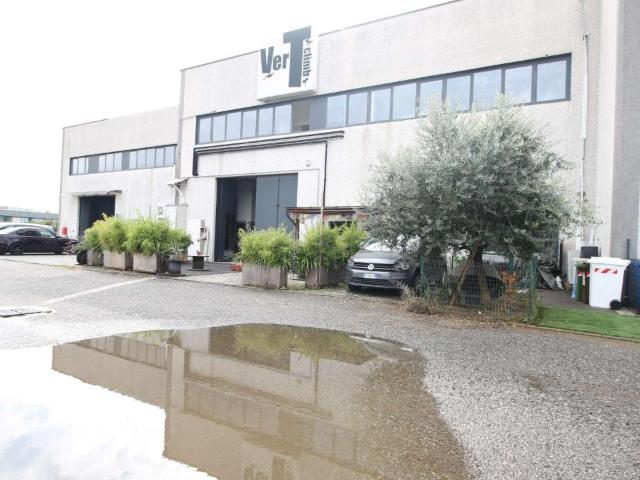 Capannone in vendita a Gessate, Lombardia