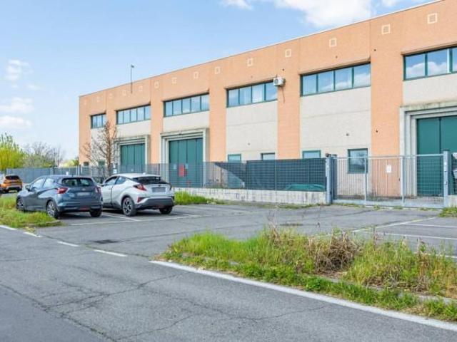 Capannone in vendita a Gessate, Lombardia