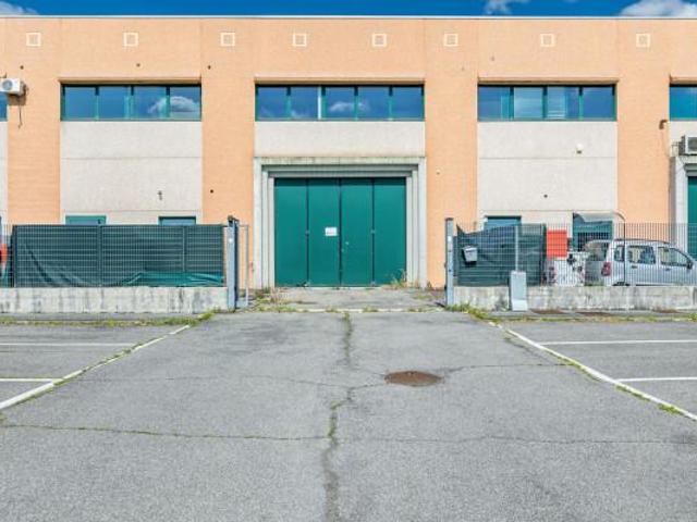 Capannone in vendita a Gessate, Lombardia