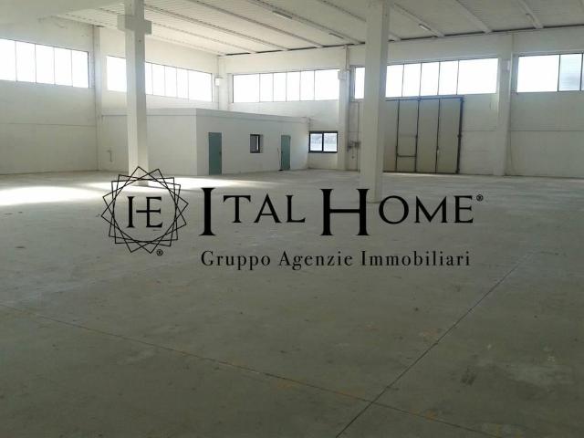 Capannone in vendita a Mariano Comense, Lombardia