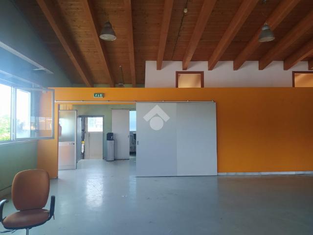 Capannone in vendita a Gorlago, Lombardia