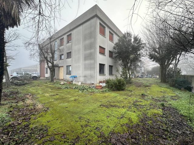 Capannone in vendita a Nuovo Circondario Imolese, Imola