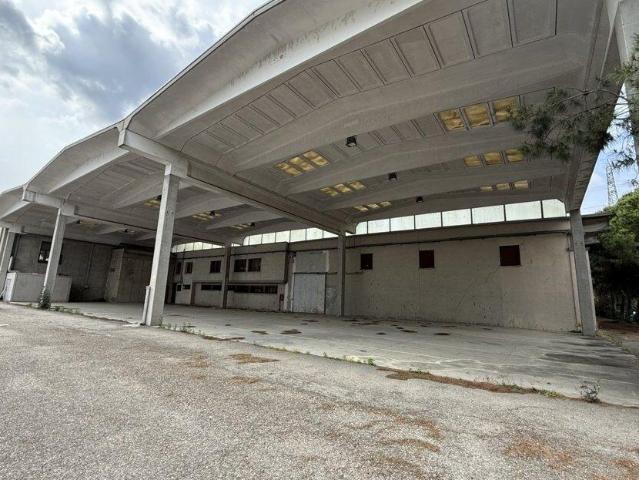 Capannone in vendita a Nuovo Circondario Imolese, Imola