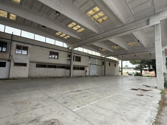 Capannone in vendita a Nuovo Circondario Imolese, Imola