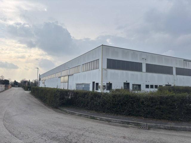 Capannone in vendita a Istrana, Veneto