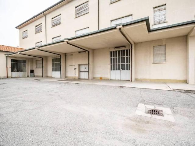 Capannone in vendita a Lentate Sul Seveso, Lombardia