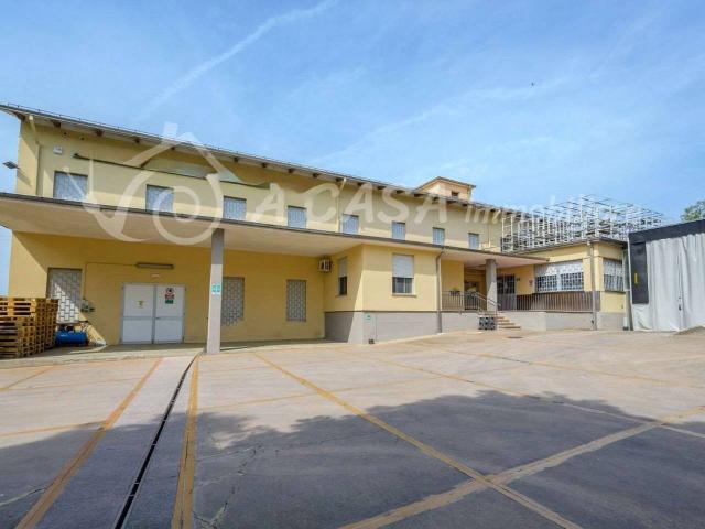 Capannone in vendita a Lesignano De' Bagni, Reggio Emilia