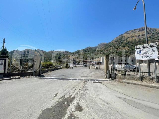 Capannone in vendita a Letojanni, Sicilia