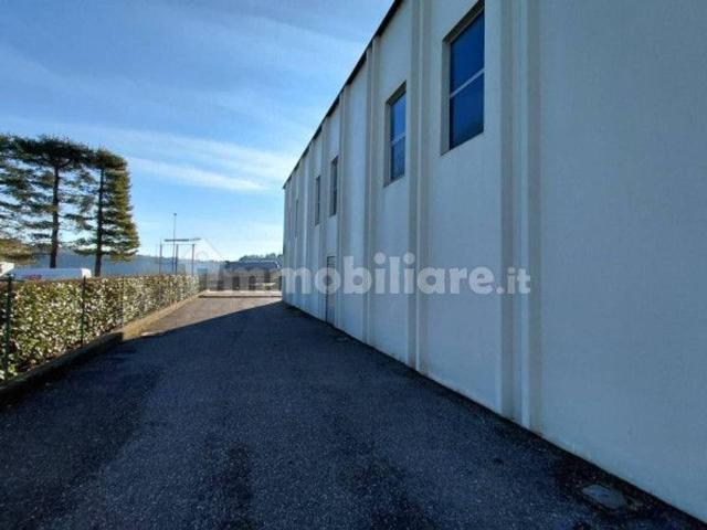 Capannone in vendita a Lozza, Lombardia