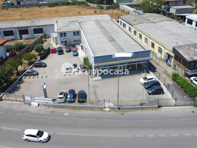 Capannone in vendita a Abbiategrasso, Lombardia