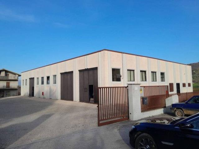 Capannone in vendita a Casenuove, Magione