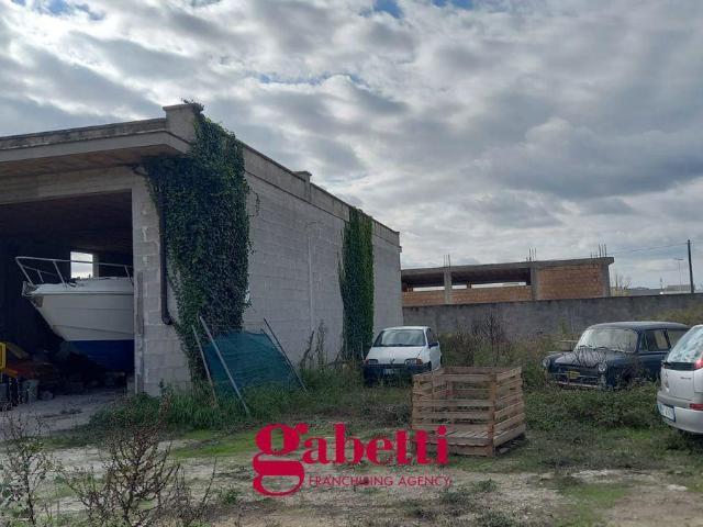 Capannone in vendita a Puglia, Lecce