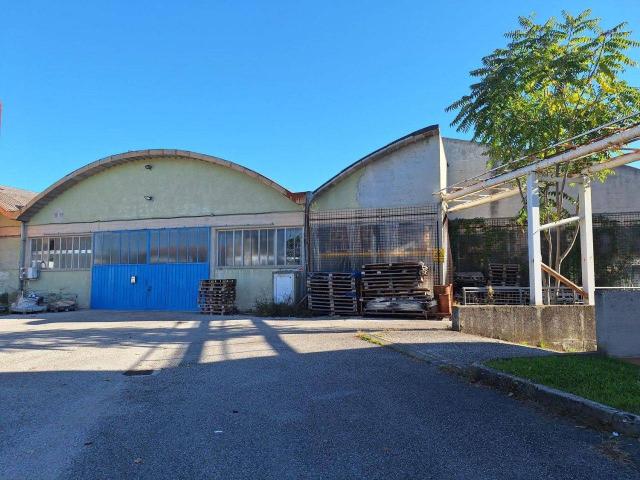 Capannone in vendita a Manzano, Friuli-Venezia Giulia