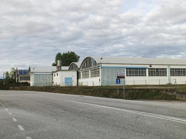 Capannone in vendita a Manzano, Friuli-Venezia Giulia