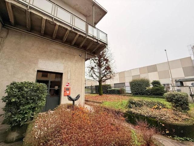 Capannone in vendita a Mariano Comense, Lombardia