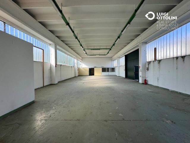 Capannone in vendita a Medolago, Bergamo