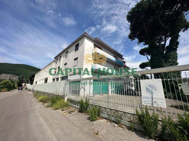 Capannone in vendita a Mercogliano, Campania