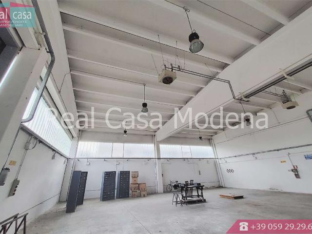 Capannone in vendita a Modena
