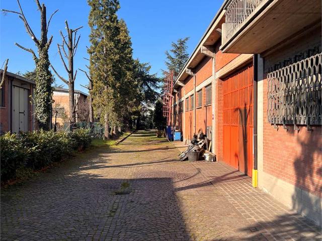 Capannone in vendita a Modena