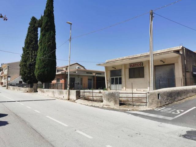 Capannone in vendita a Modica, Gianforma