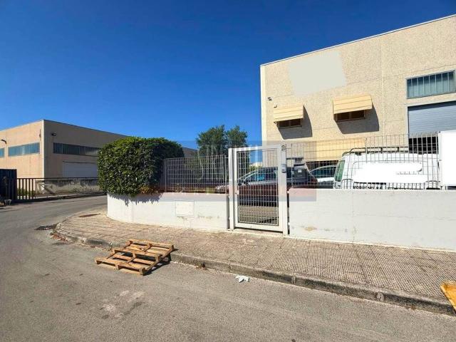 Capannone in vendita a Puglia, Bari