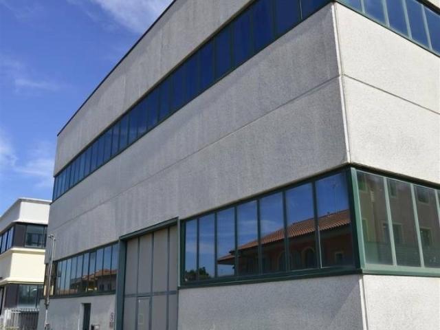 Capannone in vendita a Le Case, Montevettolini