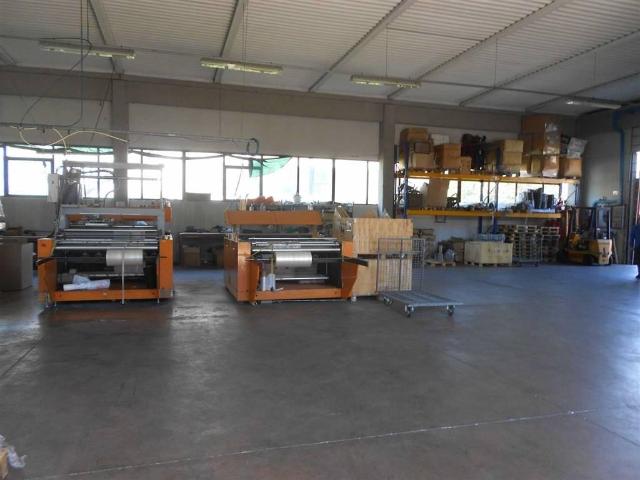 Capannone in vendita a Montale Alto, Montale