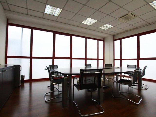 Capannone in vendita a Monza, Lombardia