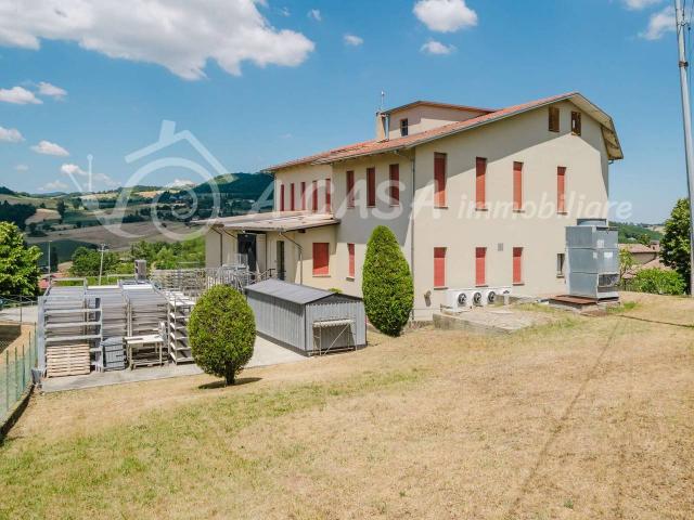 Capannone in vendita a Neviano Degli Arduini, Reggio Emilia