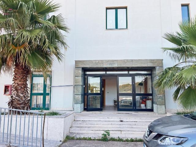 Capannone in vendita a Puglia, Bari