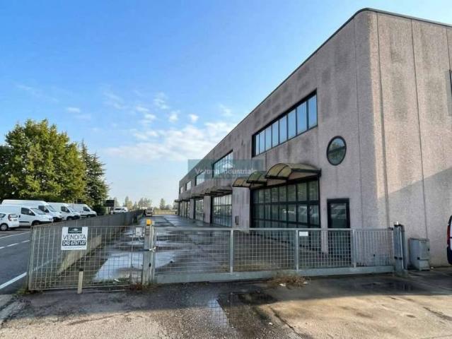 Capannone in vendita a Pradelle, Nogarole Rocca