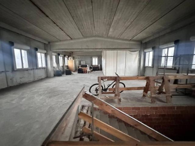 Capannone in vendita a Cascina del Pè, Faloppio
