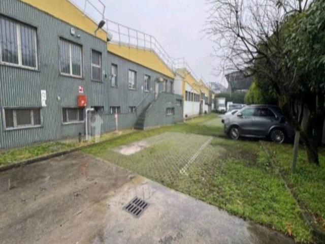Capannone in vendita a Locate Triulzi, Lombardia