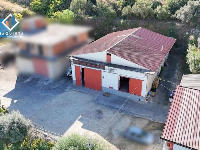 Capannone in vendita a Palagonia, Sicilia