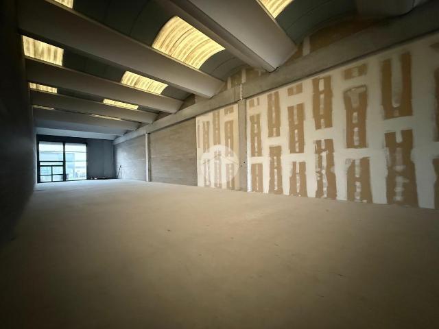 Capannone in vendita a Palosco, Bergamo