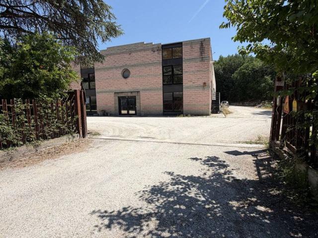 Capannone in vendita a Cenerente, Umbria