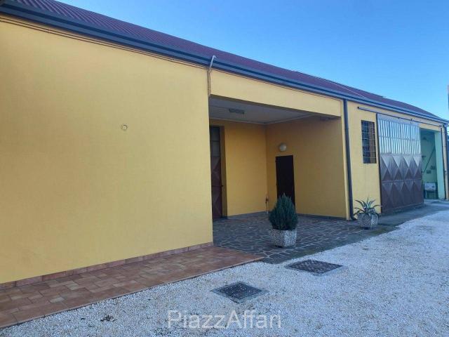 Capannone in vendita a Quartiere Sant'Anna, Piove Di Sacco