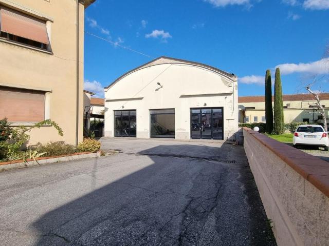 Capannone in vendita a Pistoia, Toscana