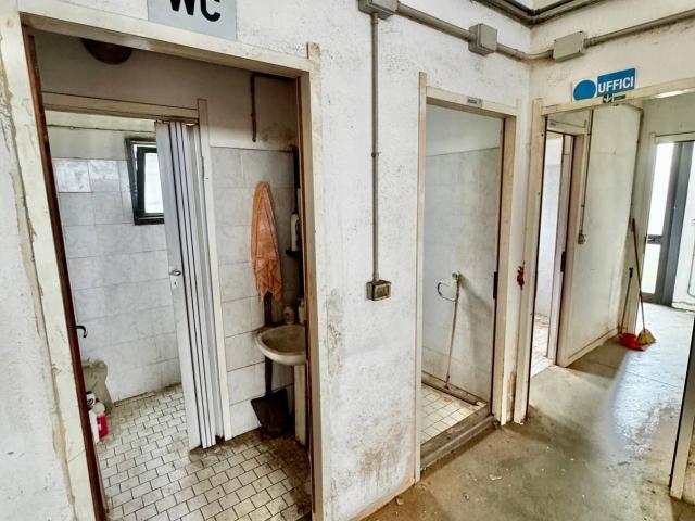 Capannone in vendita a Le Melorie, Ponsacco