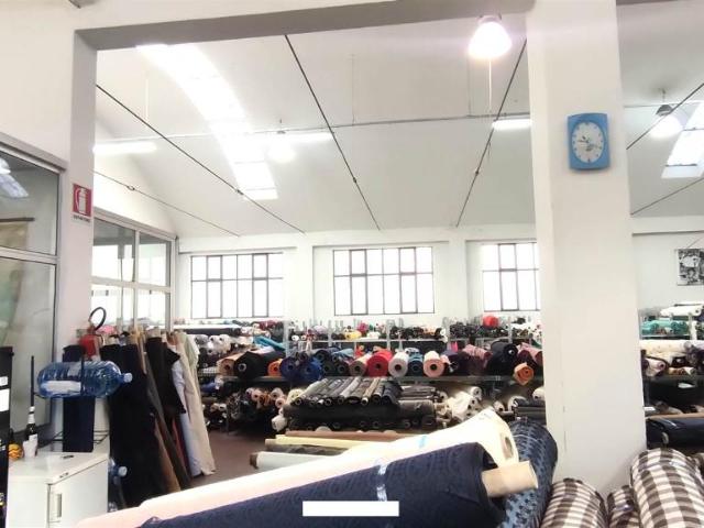Capannone in vendita a Centro Direzionale, Prato