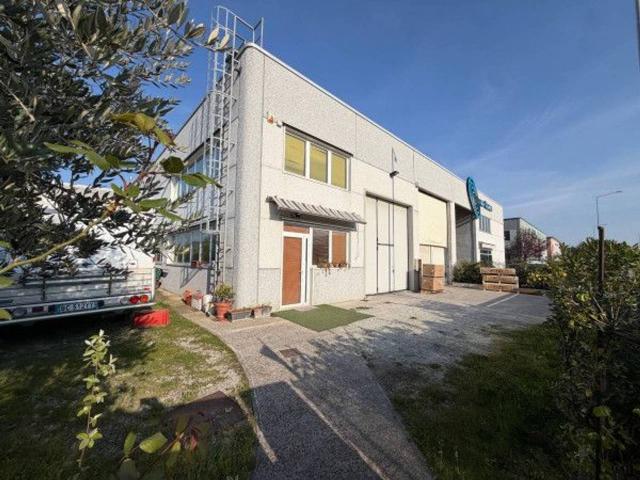Capannone in vendita a Riccione, Reggio Emilia