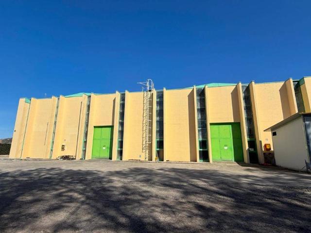Capannone in vendita a Regina Pacis, Rieti