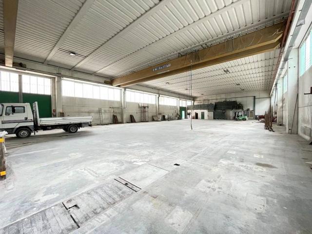 Capannone in vendita a Rivoli Veronese, Veneto