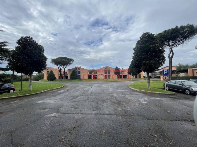 Capannone in vendita a Municipio Roma IX, Roma Capitale