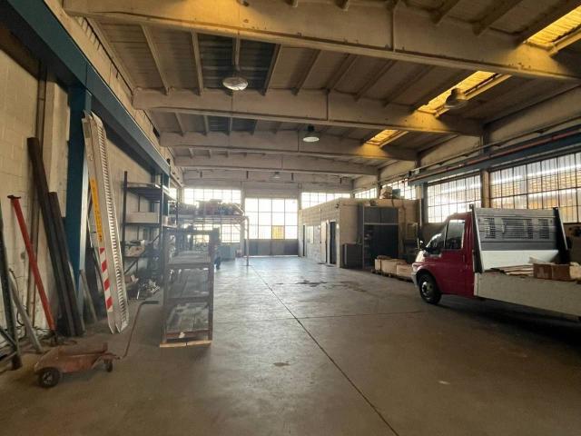 Capannone in vendita a Unione dei Comuni I Fontanili, Rosate