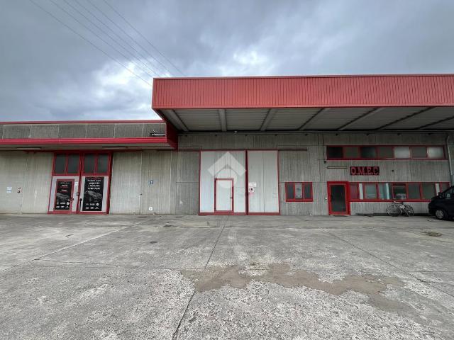 Capannone in vendita a Rossano Veneto, Veneto