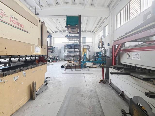 Capannone in vendita a Zona Industriale Rovereto, Rovereto